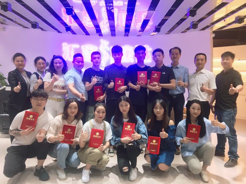 毕业1.jpg 毕业1.jpg