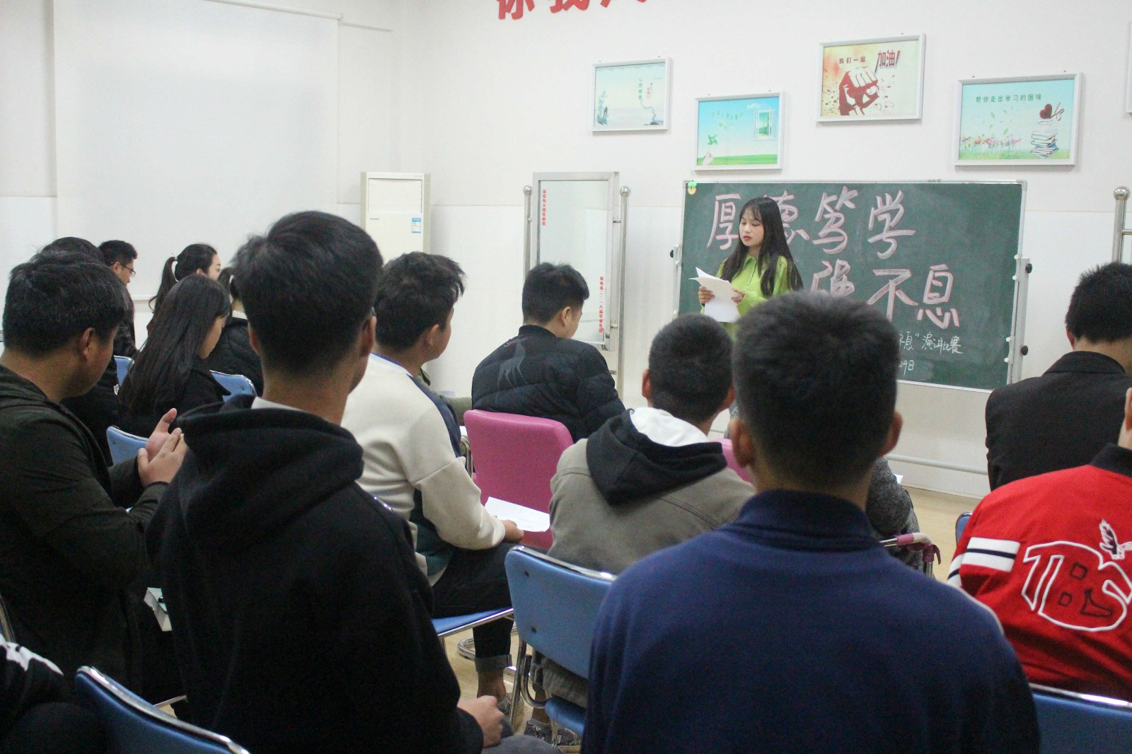 主持人宣布比赛程序及相关规则1.jpg 主持人宣布比赛程序及相关规则1.jpg