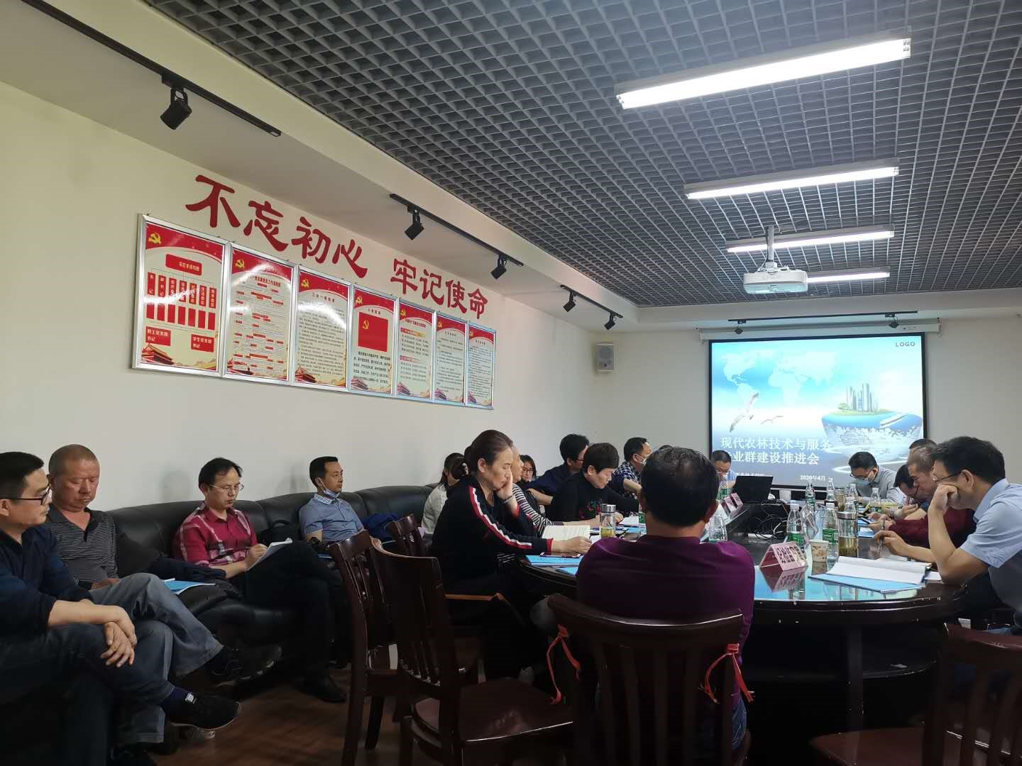 推进会照片2.jpg 推进会照片2.jpg