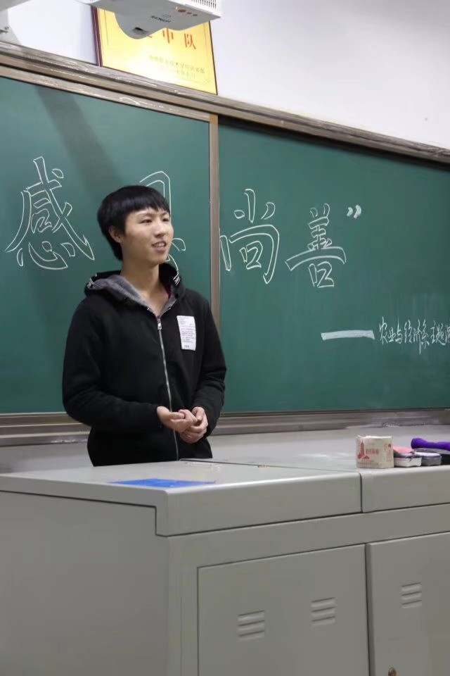 演讲1.jpg 演讲1.jpg