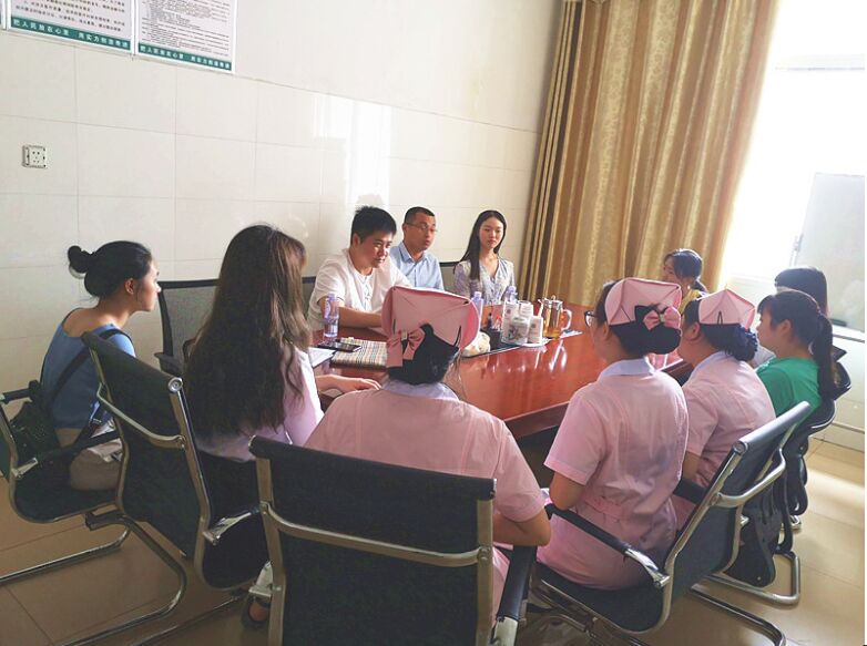 肖有田副主任与辰溪县人民医院实习学生进行座谈会.jpg