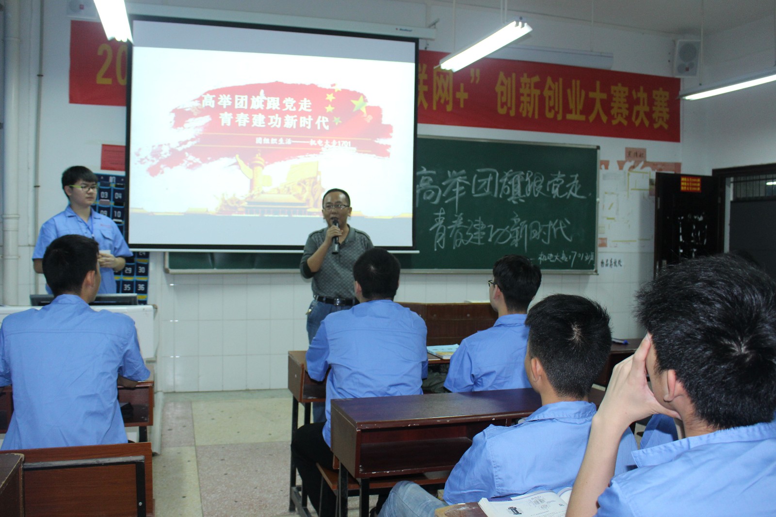 系党总支书记马卫平老师做精彩点评.jpg 系党总支书记马卫平老师做精彩点评.jpg