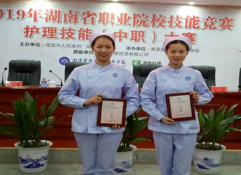 李亚男二等奖、尹珊三等奖(指导老师:唐晓莉).png 李亚男二等奖、尹珊三等奖(指导老师:唐晓莉).png