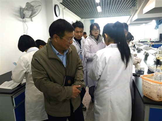 E:?9年下学期领导联班陈翔 .13听课8eee88897bd6aacff1ed690e3962e77.jpg